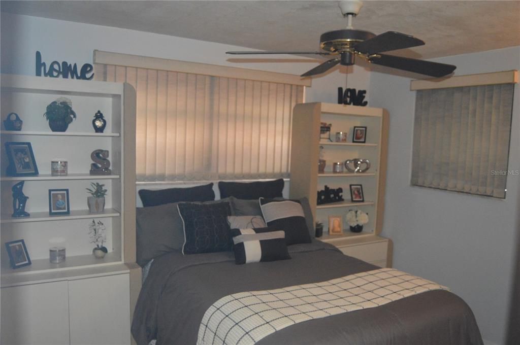 For Sale: $289,900 (2 beds, 2 baths, 1135 Square Feet)