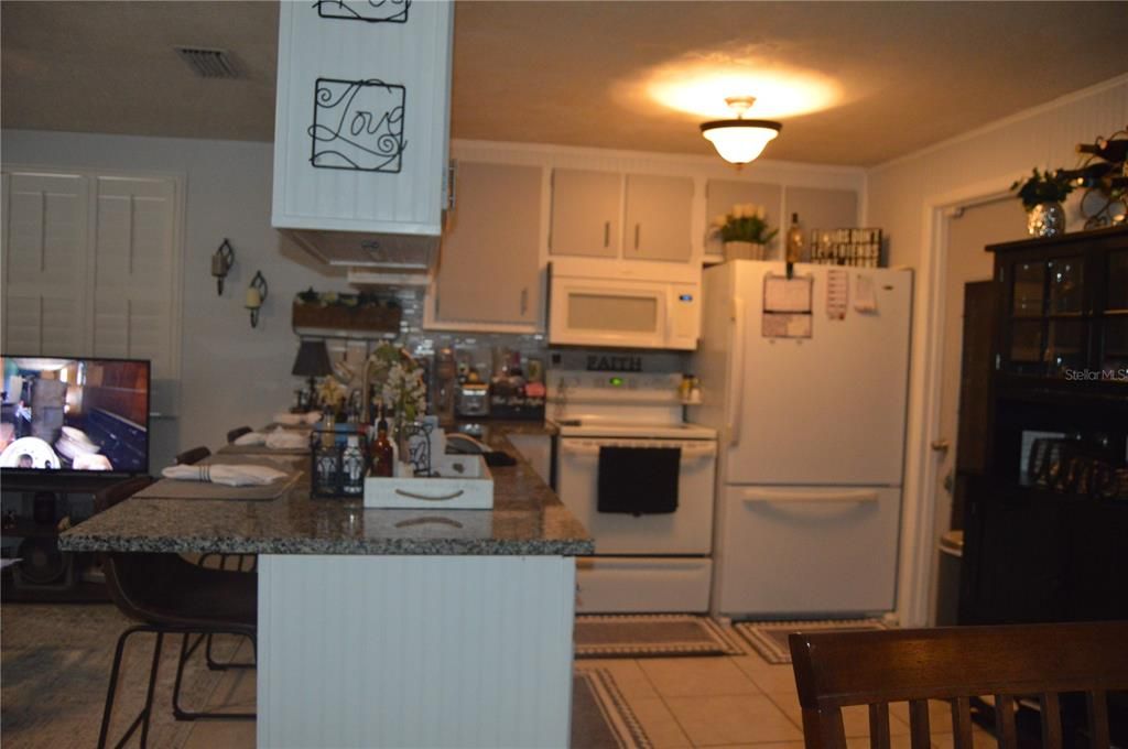 For Sale: $289,900 (2 beds, 2 baths, 1135 Square Feet)