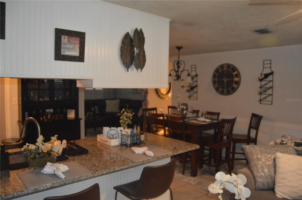 For Sale: $289,900 (2 beds, 2 baths, 1135 Square Feet)