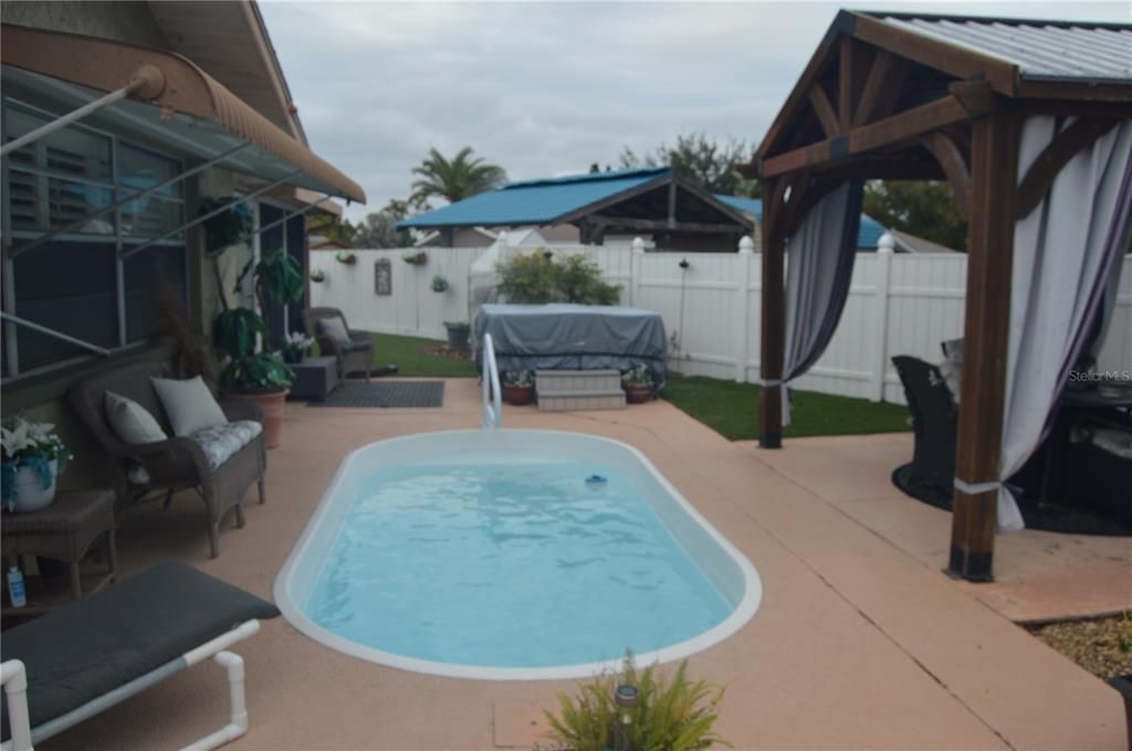 For Sale: $289,900 (2 beds, 2 baths, 1135 Square Feet)