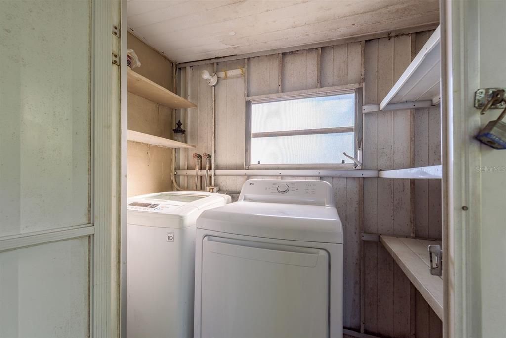 待售: $110,000 (2 贝兹, 2 浴室, 984 平方英尺)