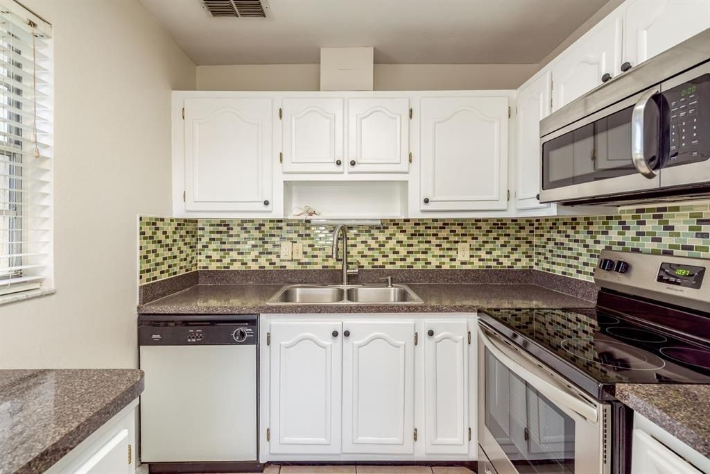 待售: $110,000 (2 贝兹, 2 浴室, 984 平方英尺)