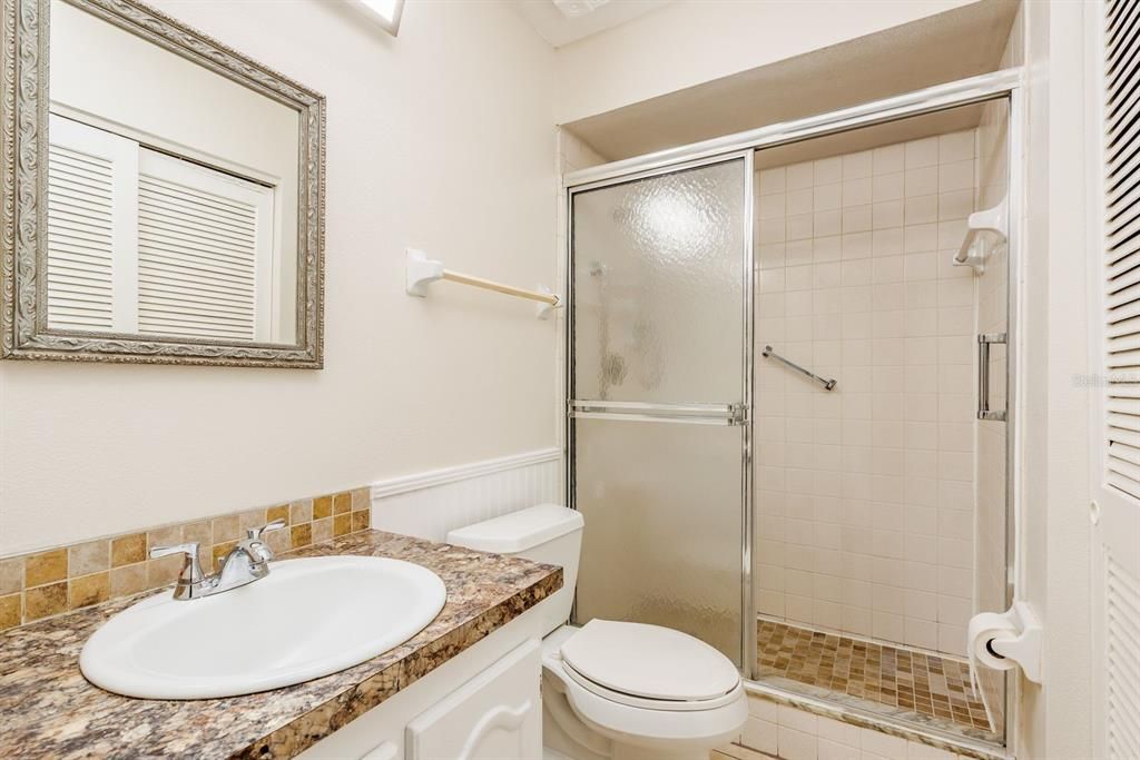 待售: $110,000 (2 贝兹, 2 浴室, 984 平方英尺)