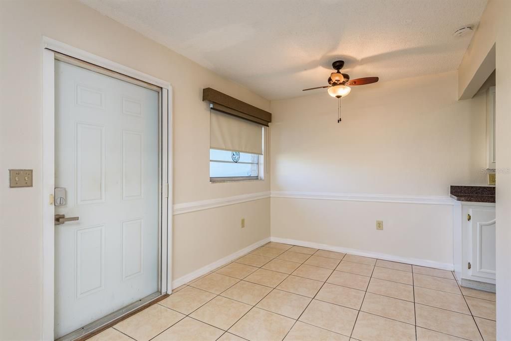 待售: $110,000 (2 贝兹, 2 浴室, 984 平方英尺)