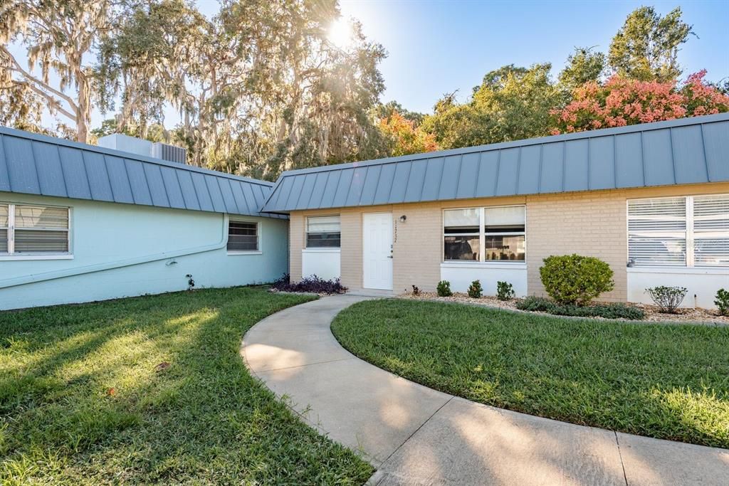 待售: $110,000 (2 贝兹, 2 浴室, 984 平方英尺)