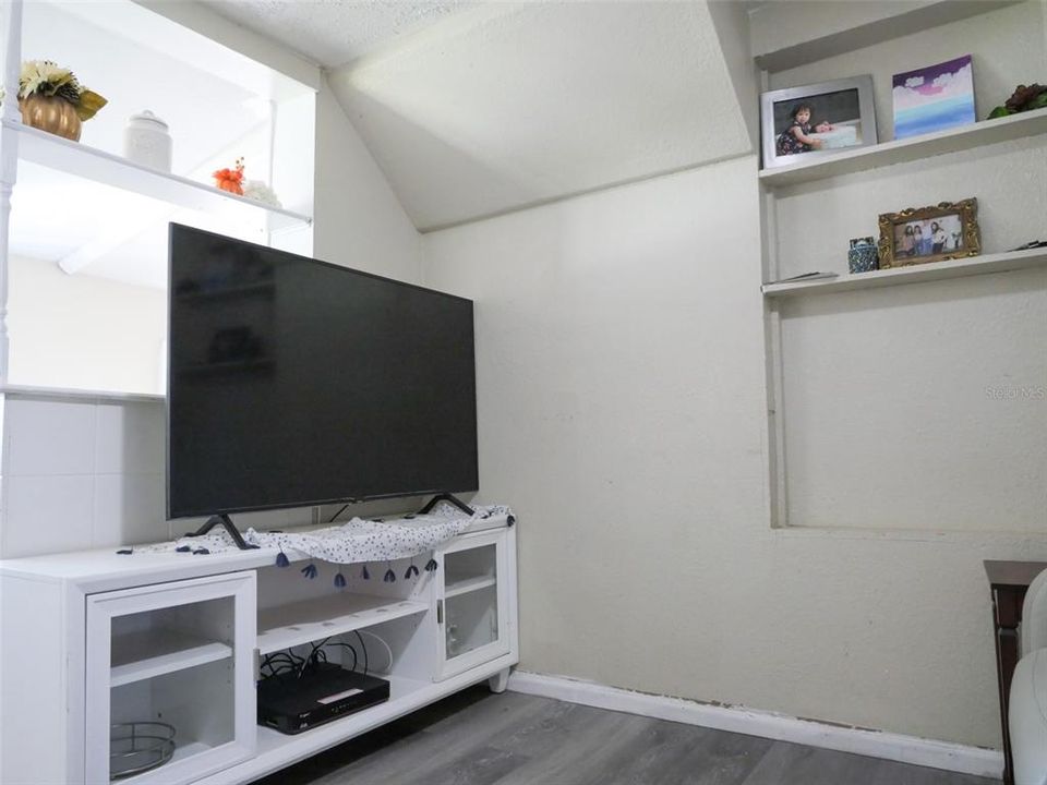 For Sale: $220,000 (2 beds, 2 baths, 541 Square Feet)