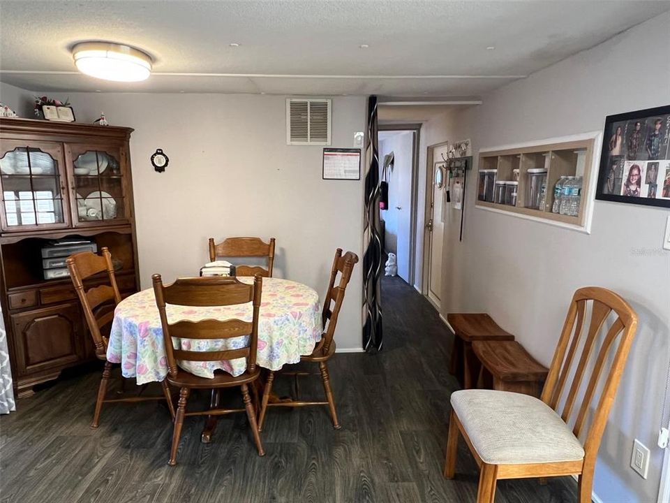 На продажу: $159,000 (2 спален, 2 ванн, 732 Квадратных фут)