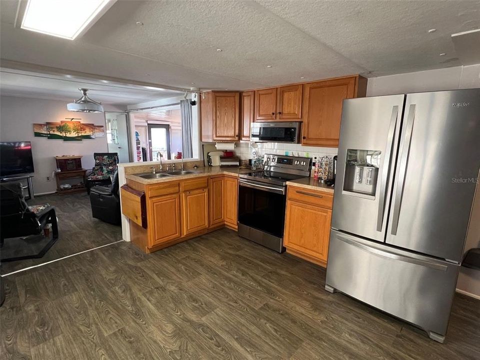 На продажу: $159,000 (2 спален, 2 ванн, 732 Квадратных фут)