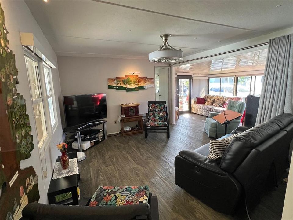 На продажу: $159,000 (2 спален, 2 ванн, 732 Квадратных фут)