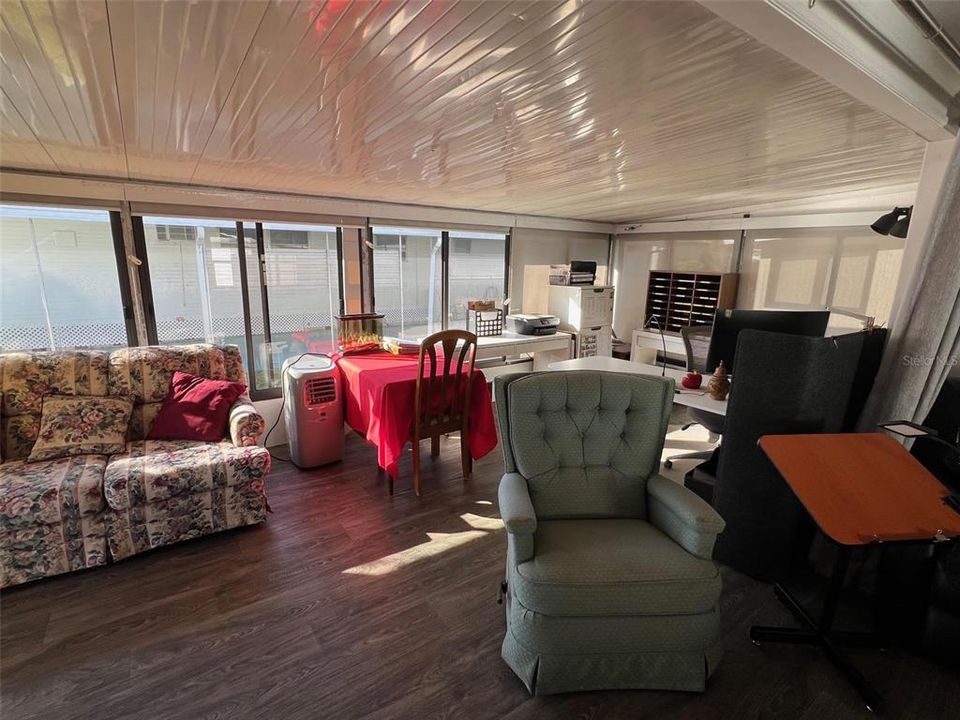 На продажу: $159,000 (2 спален, 2 ванн, 732 Квадратных фут)