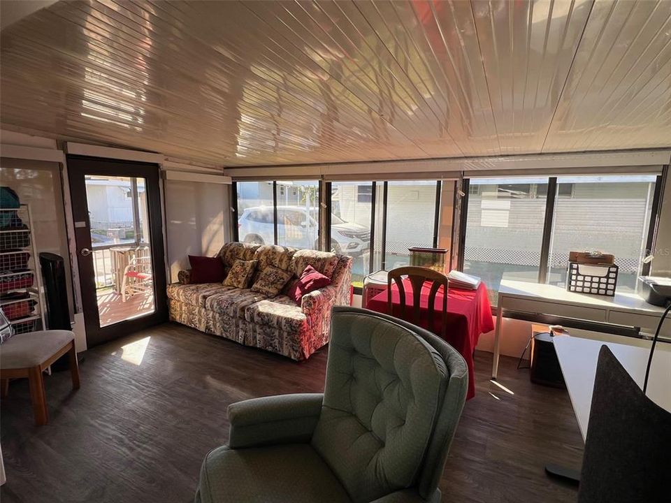 На продажу: $159,000 (2 спален, 2 ванн, 732 Квадратных фут)