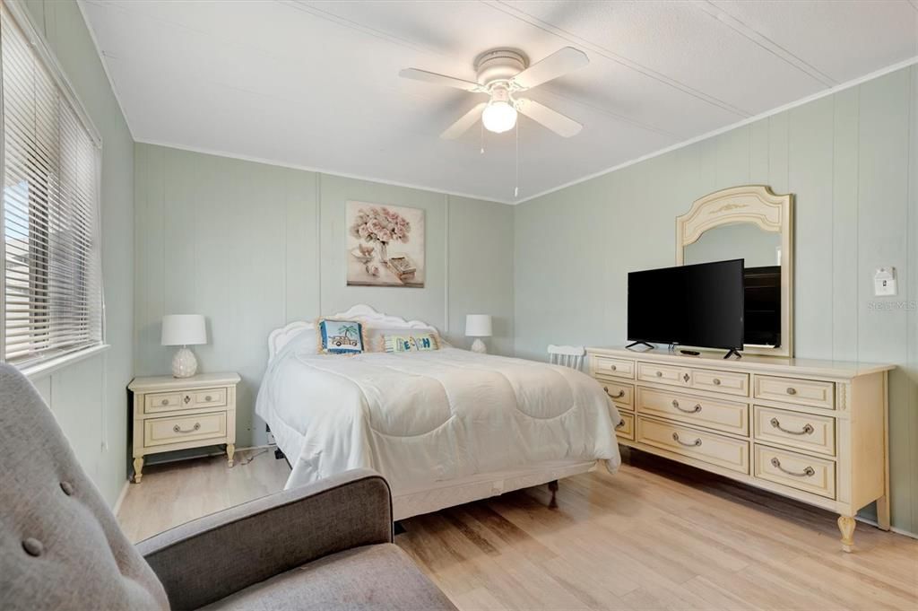 For Sale: $159,000 (2 beds, 2 baths, 1012 Square Feet)