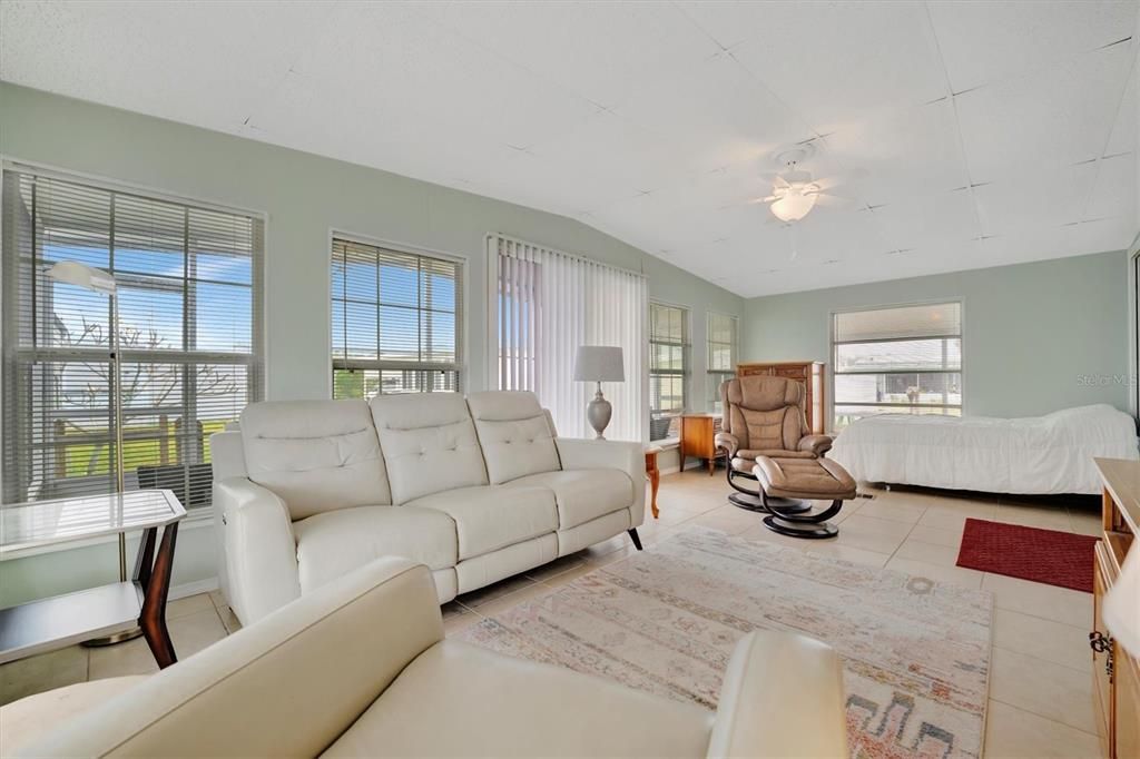 For Sale: $159,000 (2 beds, 2 baths, 1012 Square Feet)