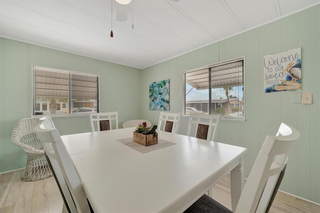 For Sale: $159,000 (2 beds, 2 baths, 1012 Square Feet)