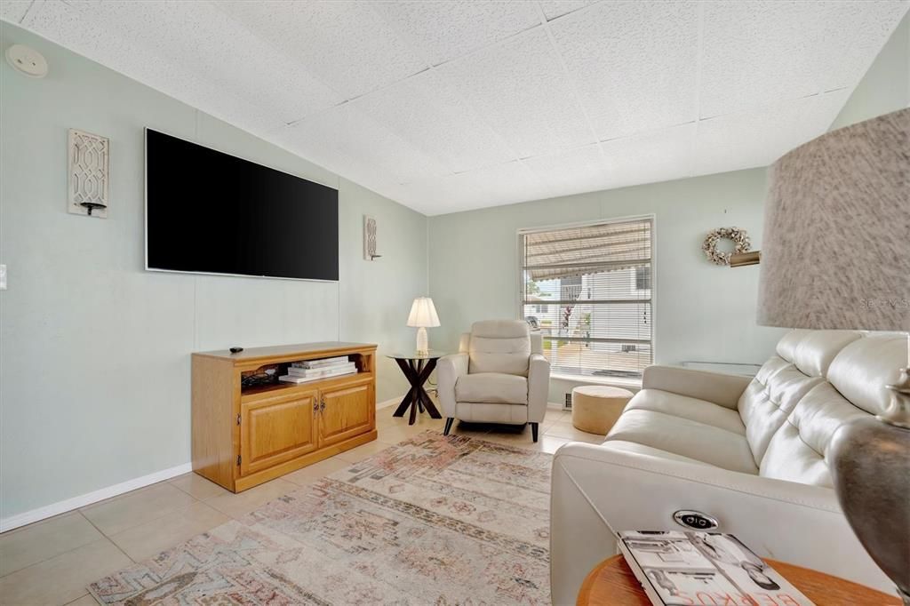 For Sale: $159,000 (2 beds, 2 baths, 1012 Square Feet)