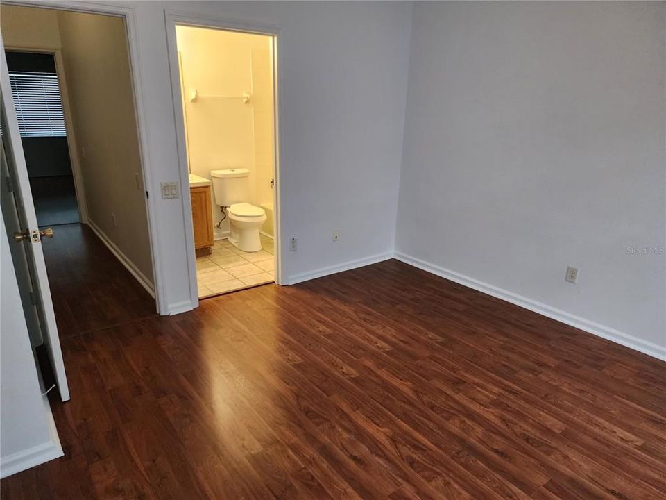 For Sale: $245,000 (2 beds, 2 baths, 1095 Square Feet)