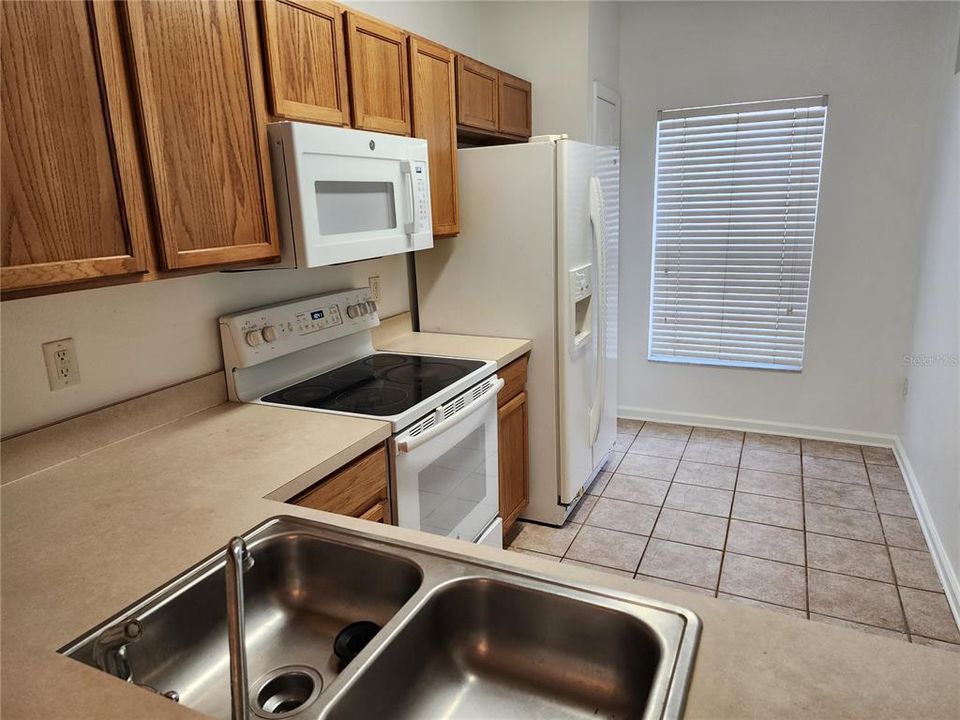 For Sale: $245,000 (2 beds, 2 baths, 1095 Square Feet)