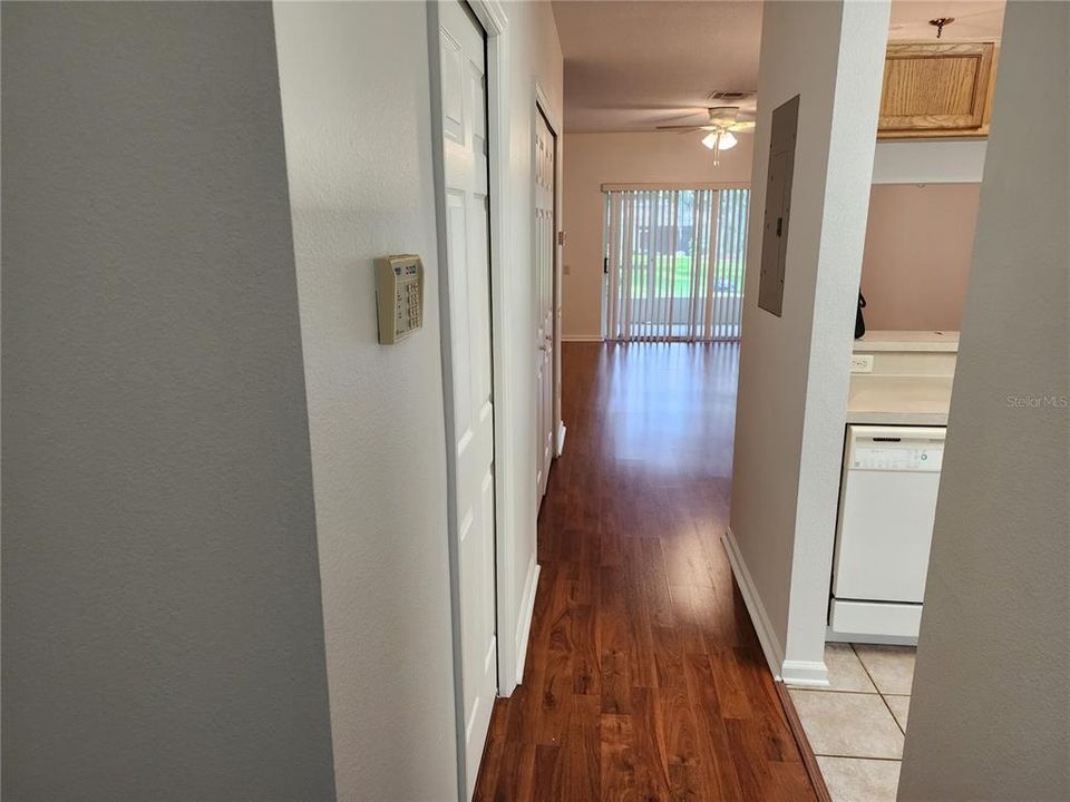 For Sale: $245,000 (2 beds, 2 baths, 1095 Square Feet)