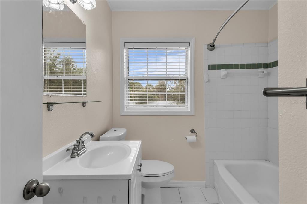 For Sale: $425,000 (2 beds, 1 baths, 960 Square Feet)