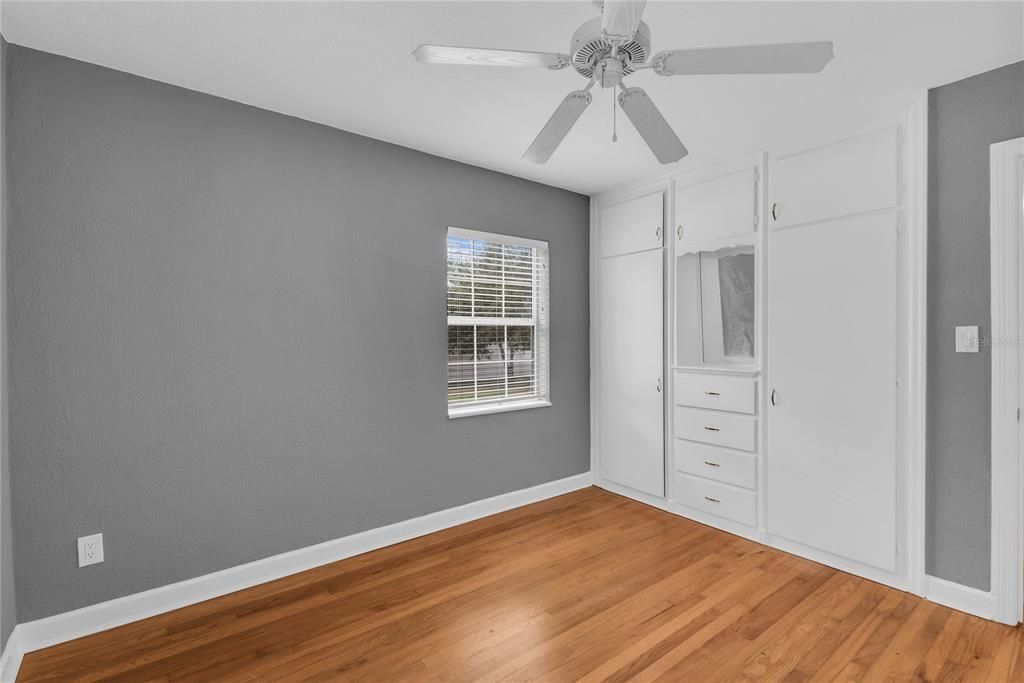 For Sale: $425,000 (2 beds, 1 baths, 960 Square Feet)