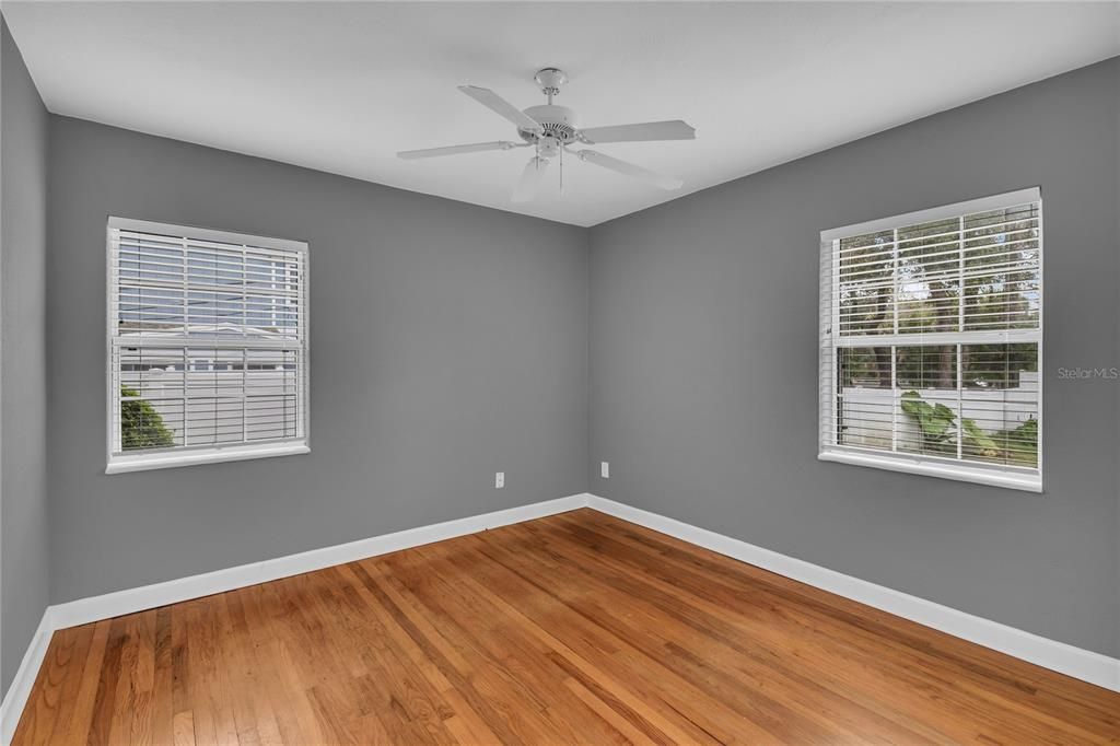 For Sale: $425,000 (2 beds, 1 baths, 960 Square Feet)