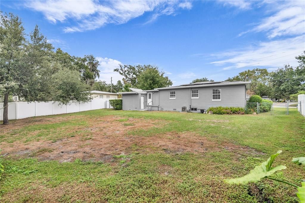 For Sale: $425,000 (2 beds, 1 baths, 960 Square Feet)