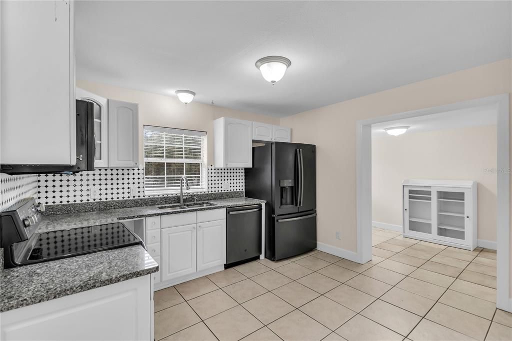 For Sale: $425,000 (2 beds, 1 baths, 960 Square Feet)