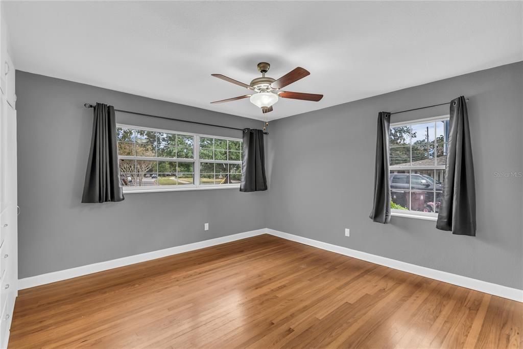 For Sale: $425,000 (2 beds, 1 baths, 960 Square Feet)