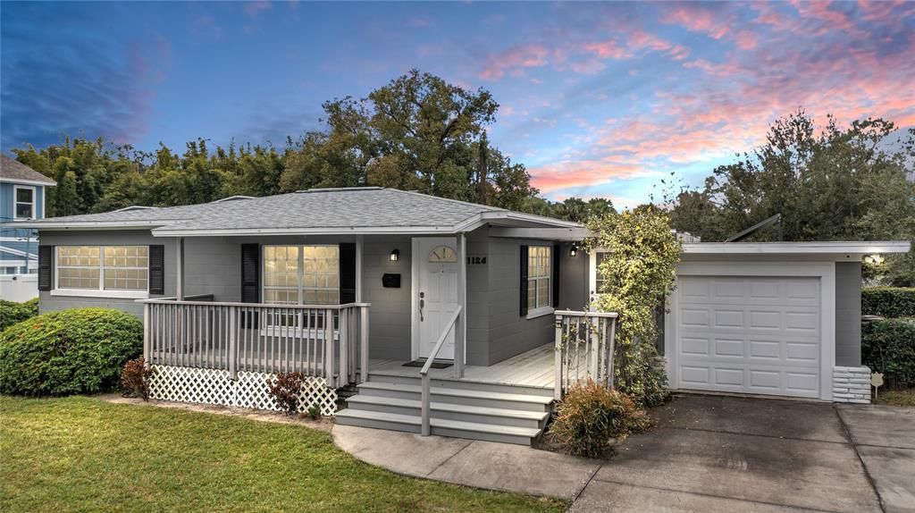 For Sale: $425,000 (2 beds, 1 baths, 960 Square Feet)