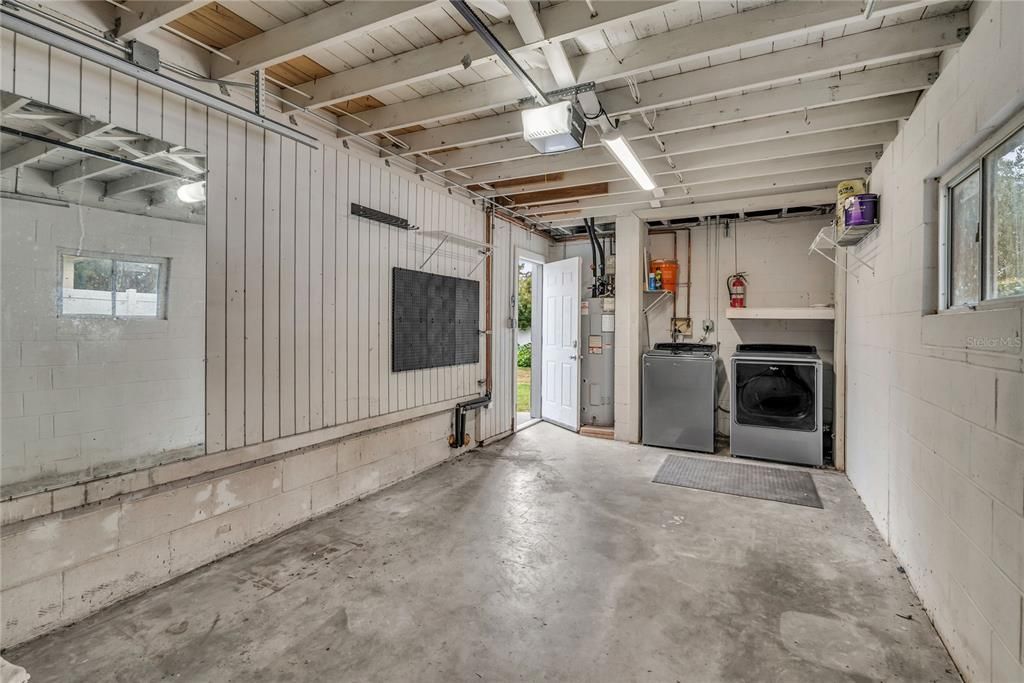 For Sale: $425,000 (2 beds, 1 baths, 960 Square Feet)