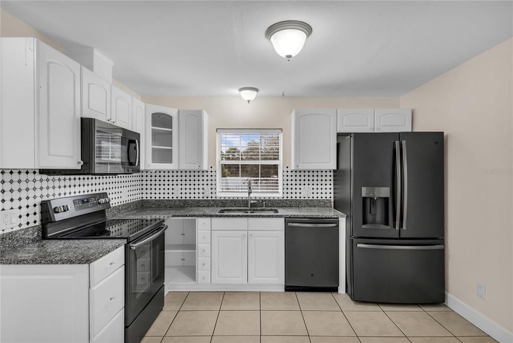 For Sale: $425,000 (2 beds, 1 baths, 960 Square Feet)