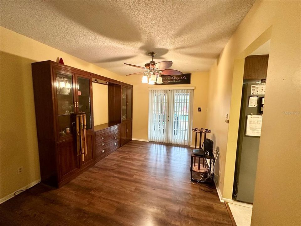 待售: $390,000 (3 贝兹, 2 浴室, 1565 平方英尺)