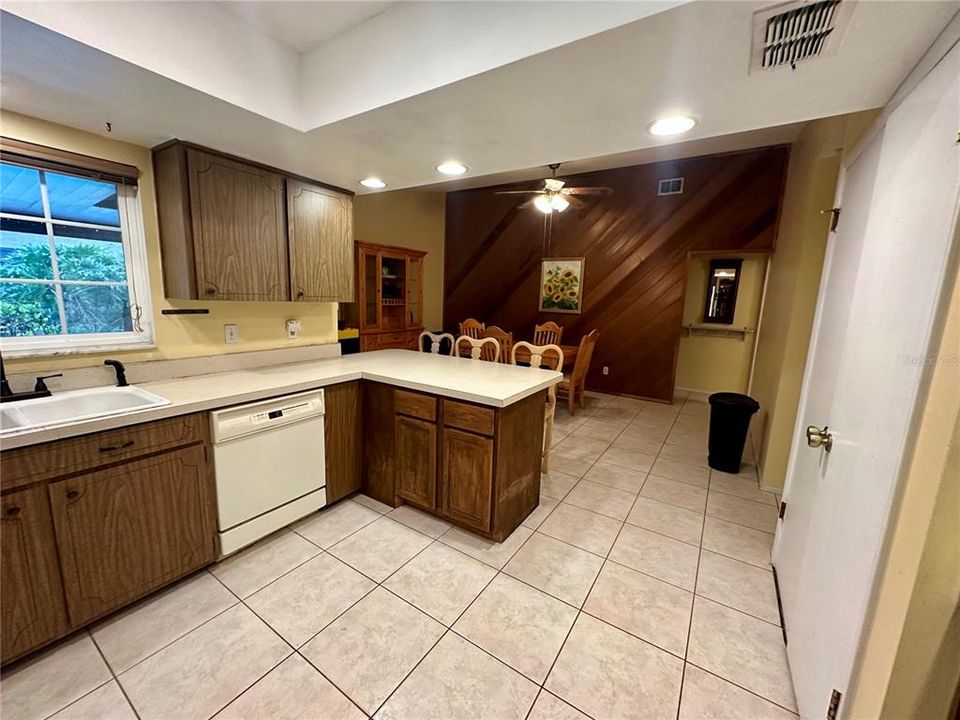 待售: $390,000 (3 贝兹, 2 浴室, 1565 平方英尺)