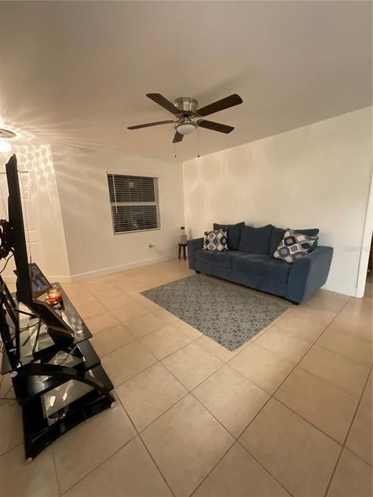 En Venta: $241,000 (2 camas, 2 baños, 937 Pies cuadrados)