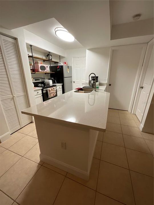 En Venta: $241,000 (2 camas, 2 baños, 937 Pies cuadrados)