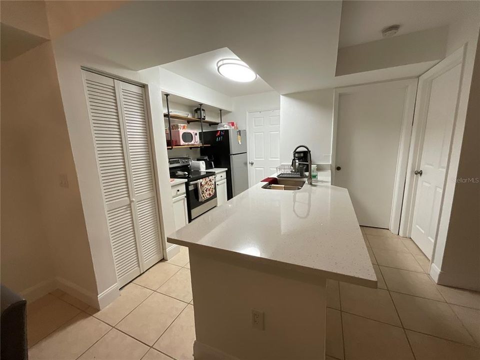 En Venta: $241,000 (2 camas, 2 baños, 937 Pies cuadrados)