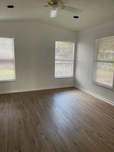 For Rent: $2,200 (3 beds, 2 baths, 1419 Square Feet)