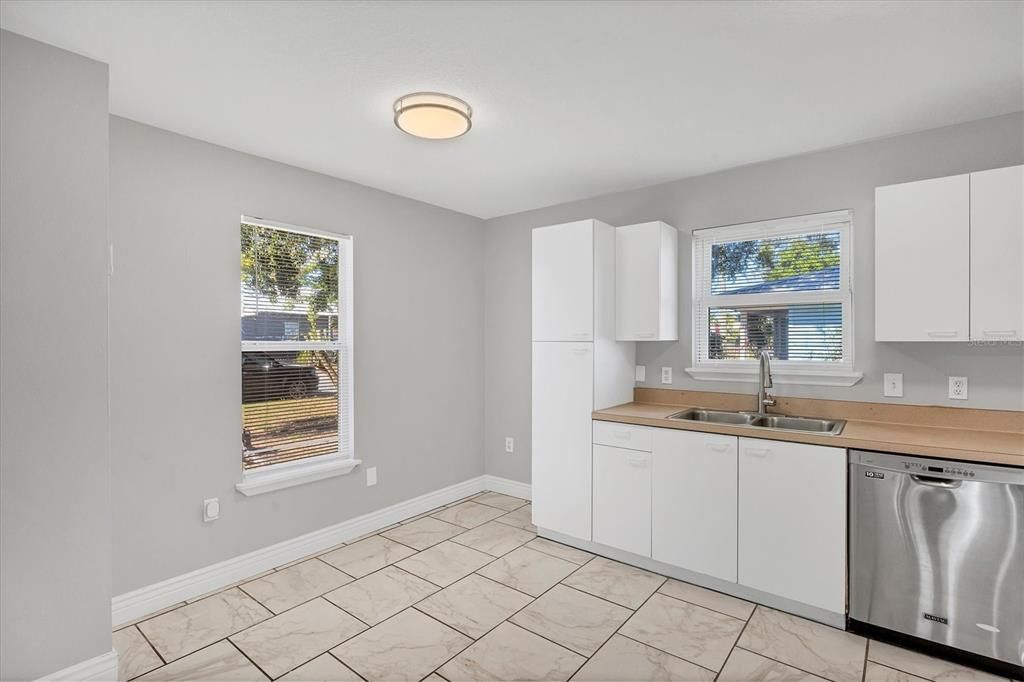 На продажу: $237,500 (3 спален, 1 ванн, 1080 Квадратных фут)