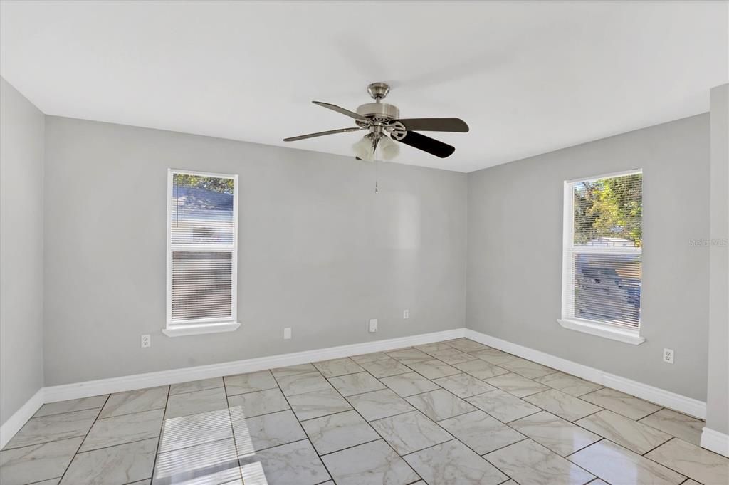 На продажу: $237,500 (3 спален, 1 ванн, 1080 Квадратных фут)