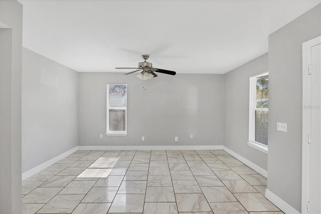 На продажу: $237,500 (3 спален, 1 ванн, 1080 Квадратных фут)