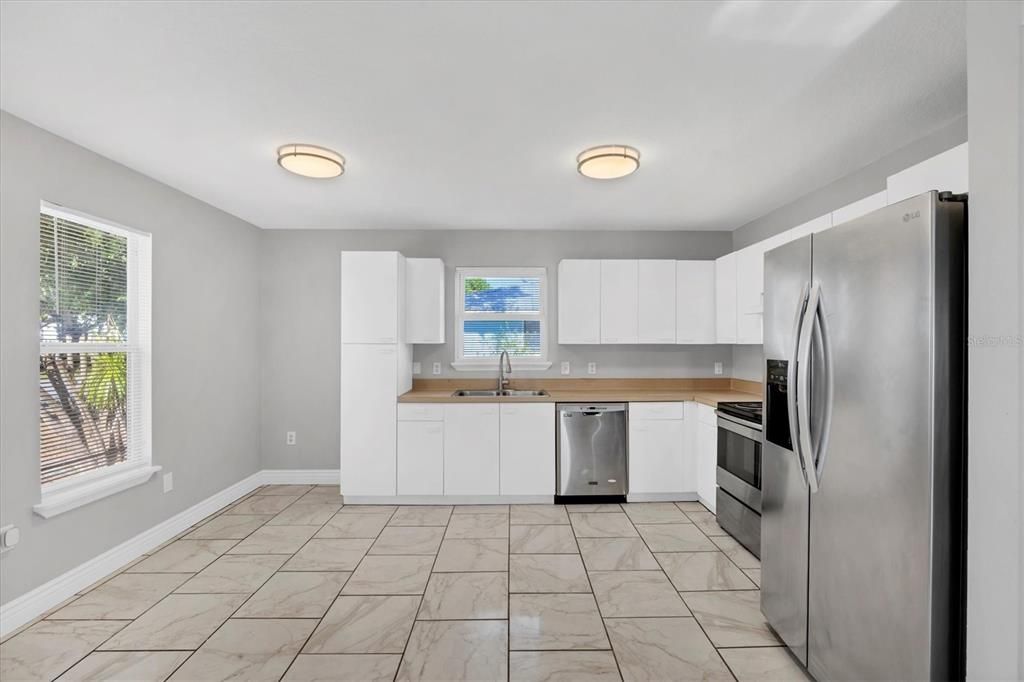 На продажу: $237,500 (3 спален, 1 ванн, 1080 Квадратных фут)