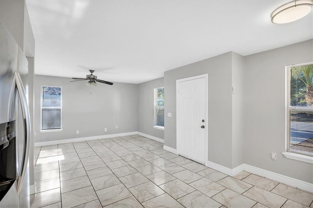 На продажу: $237,500 (3 спален, 1 ванн, 1080 Квадратных фут)