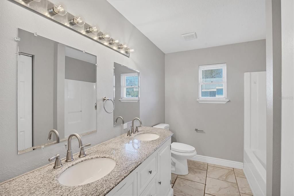 На продажу: $237,500 (3 спален, 1 ванн, 1080 Квадратных фут)