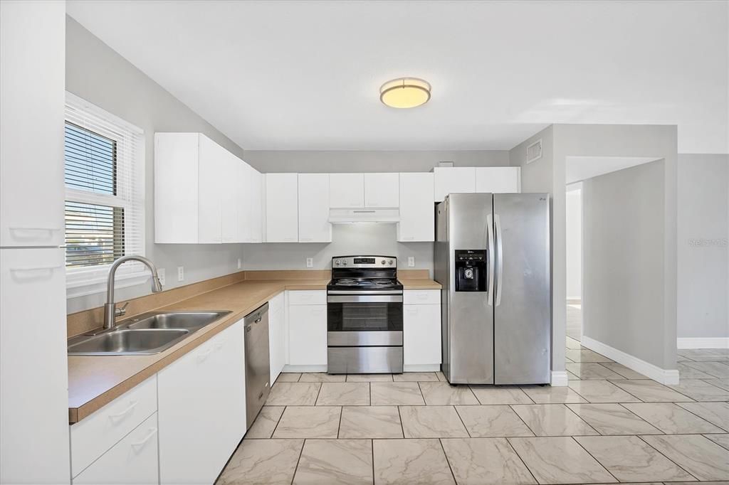 На продажу: $237,500 (3 спален, 1 ванн, 1080 Квадратных фут)