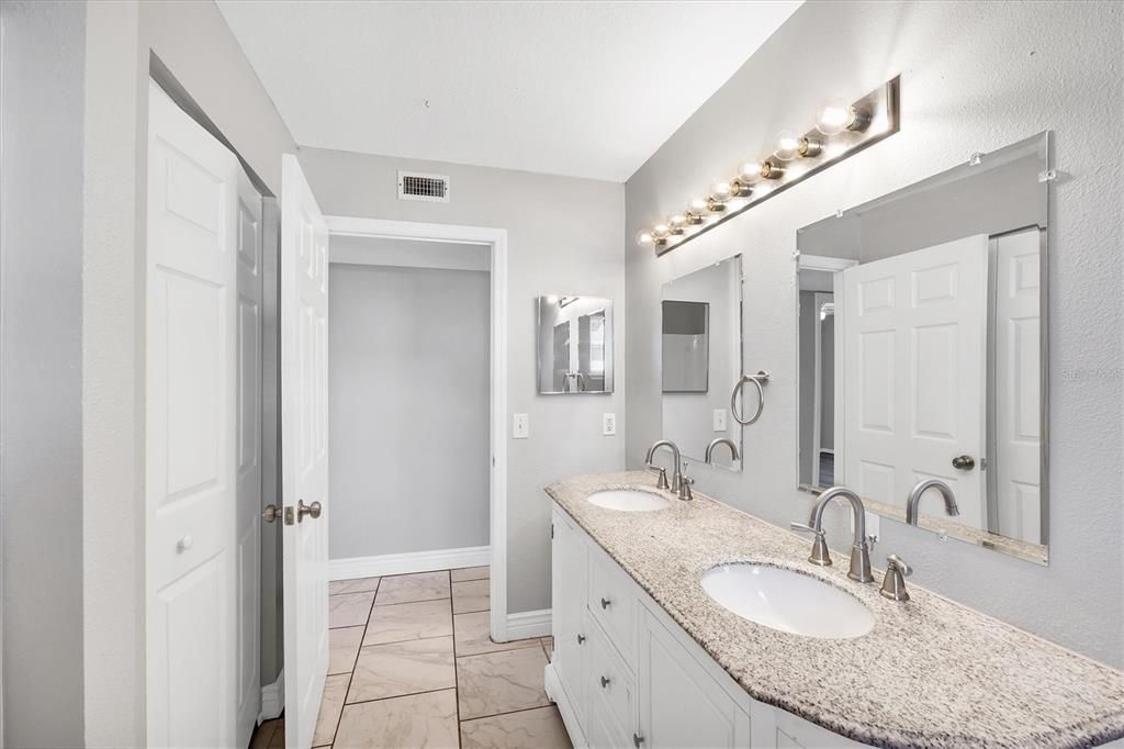 На продажу: $237,500 (3 спален, 1 ванн, 1080 Квадратных фут)