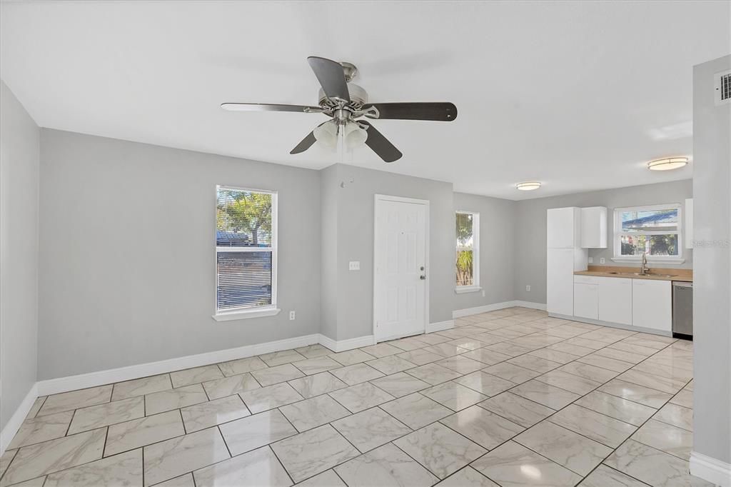 На продажу: $237,500 (3 спален, 1 ванн, 1080 Квадратных фут)