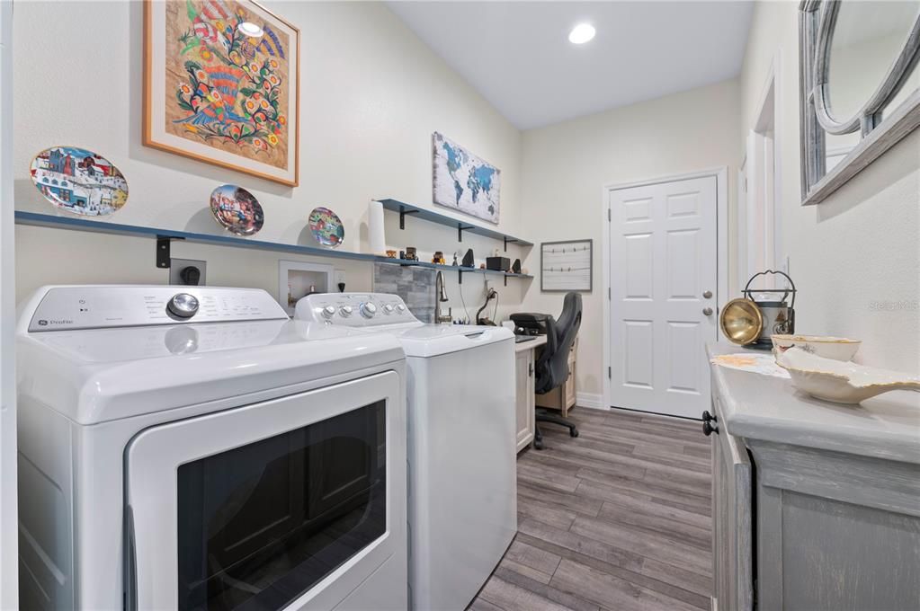 Под контрактом: $389,000 (2 спален, 2 ванн, 1232 Квадратных фут)