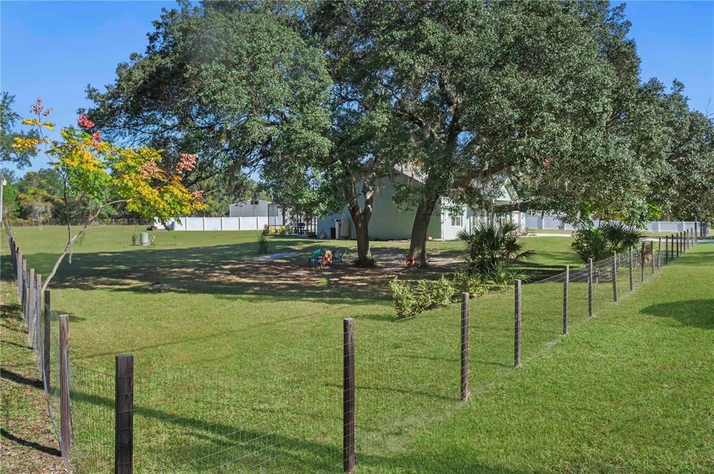 Под контрактом: $389,000 (2 спален, 2 ванн, 1232 Квадратных фут)