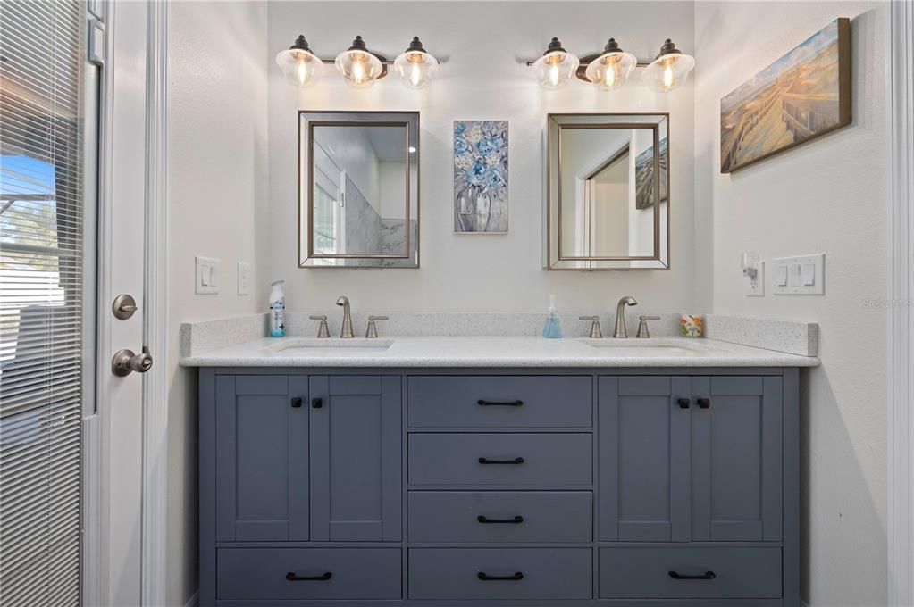 Под контрактом: $389,000 (2 спален, 2 ванн, 1232 Квадратных фут)