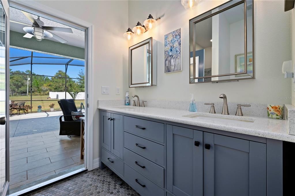 Под контрактом: $389,000 (2 спален, 2 ванн, 1232 Квадратных фут)